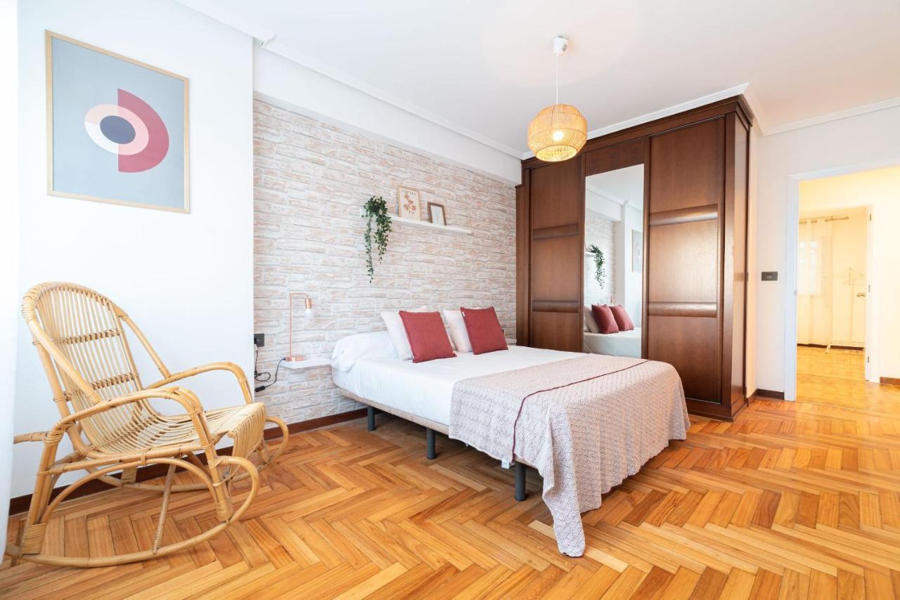 Amplia Vivienda Con Garaje Leilighet Vigo Eksteriør bilde