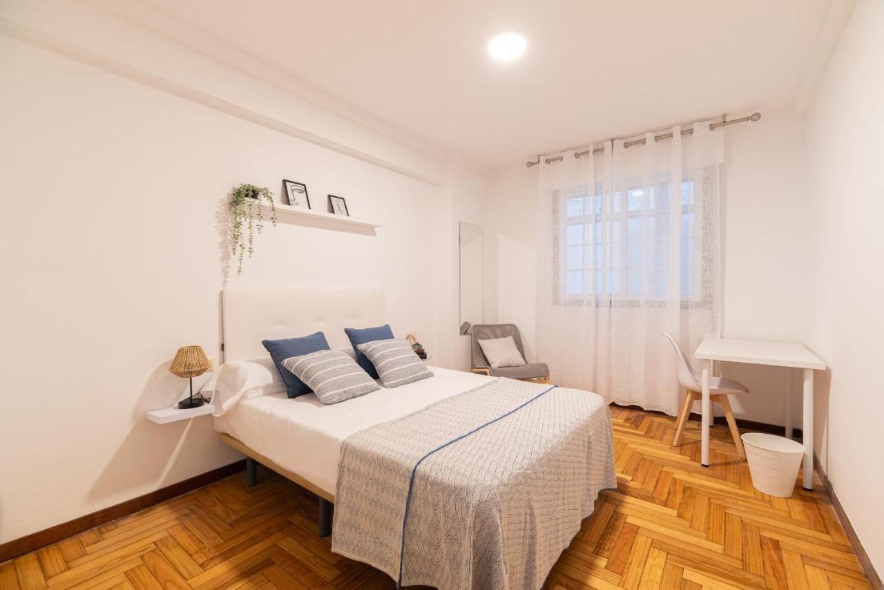 Amplia Vivienda Con Garaje Leilighet Vigo Eksteriør bilde