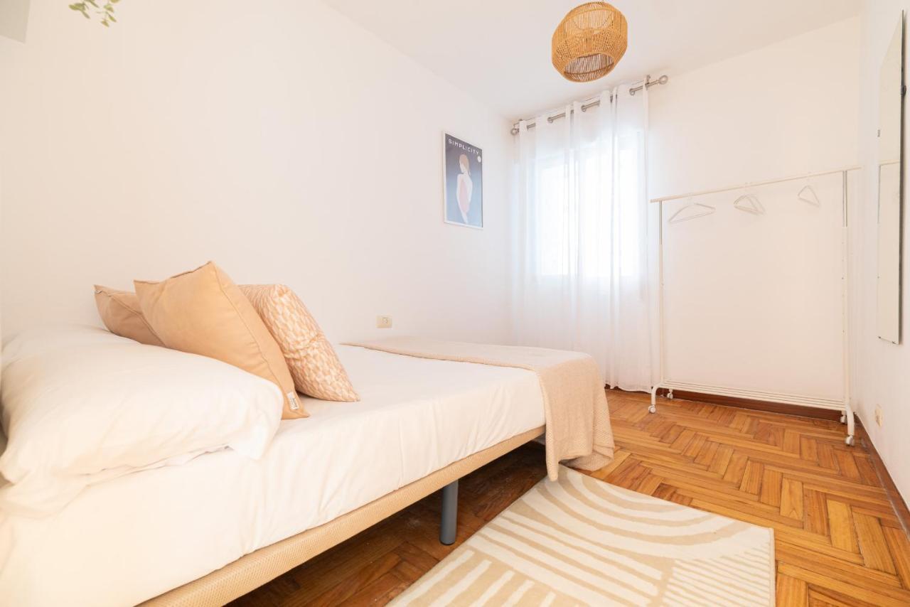 Amplia Vivienda Con Garaje Leilighet Vigo Eksteriør bilde