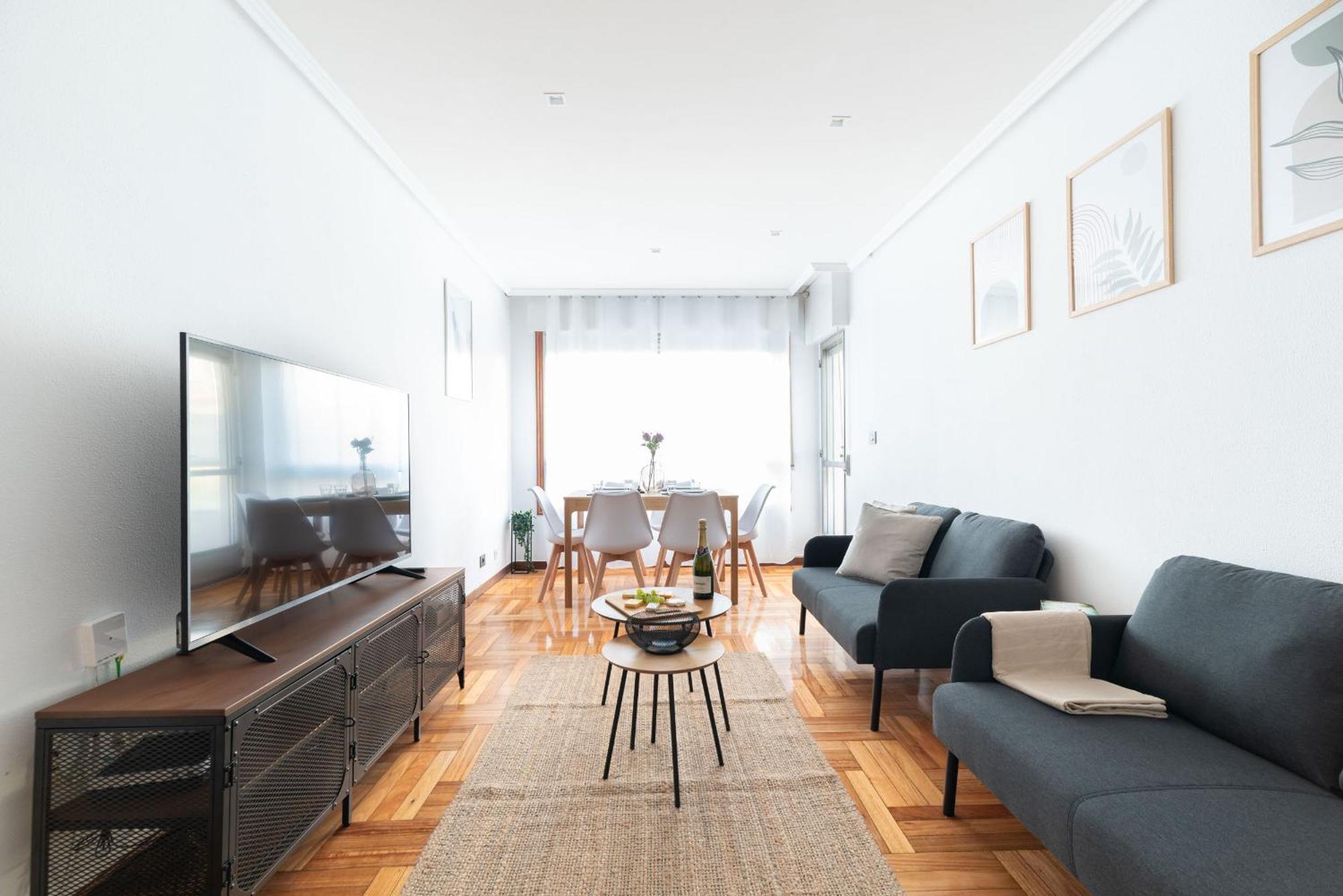 Amplia Vivienda Con Garaje Leilighet Vigo Eksteriør bilde